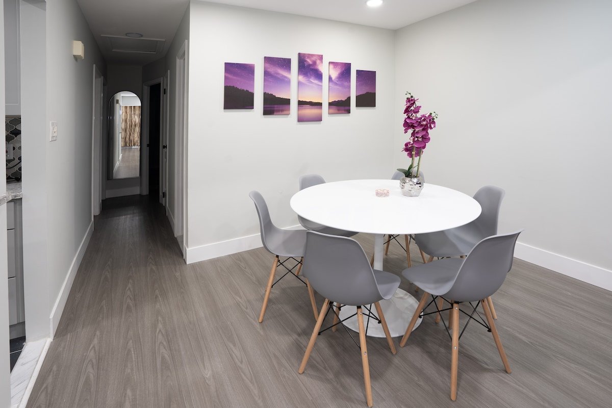 Modern 3 Bed 2 Bath Home With Parking | 2 min LGA gallery image 4