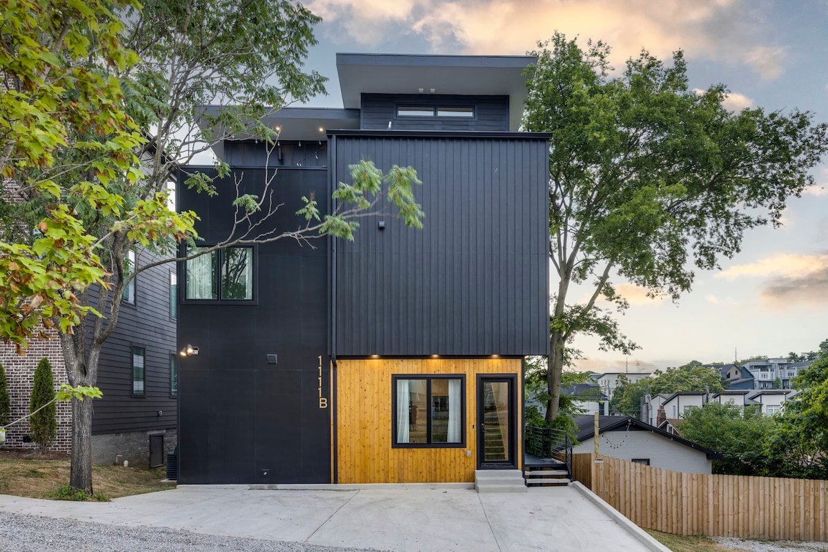 Luxury Chic Modern Home Minutes from the Gulch gallery image 2