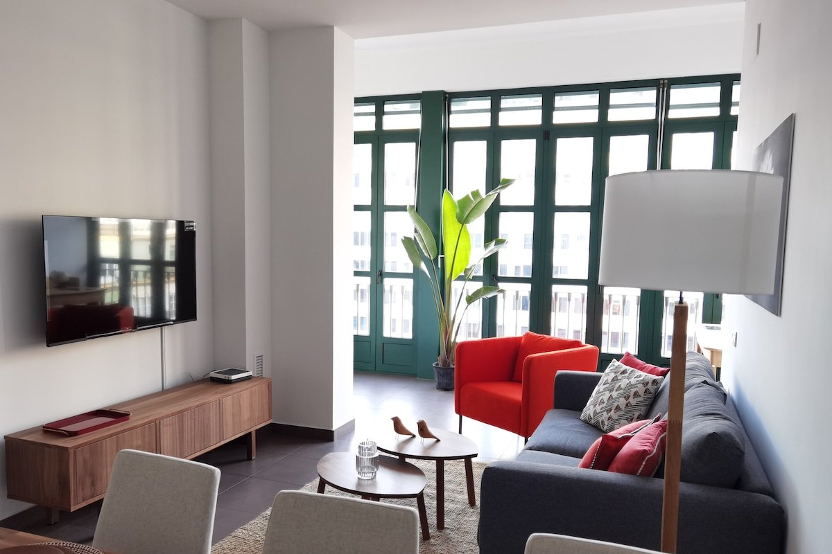 Spacious 2BR w/ Pool & A/C – Central Barcelona gallery image 5