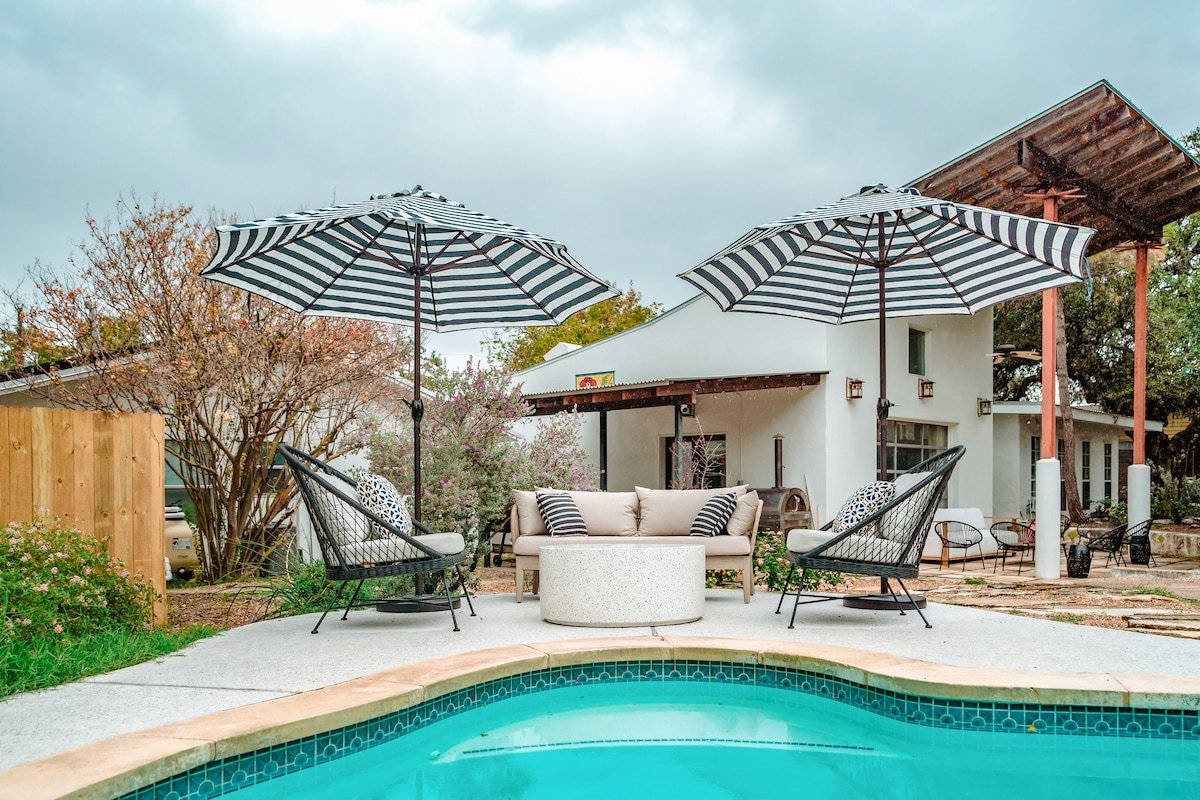 Eclectic Gem: Heated Pool, Hot Tub, Near SoCo gallery image 4