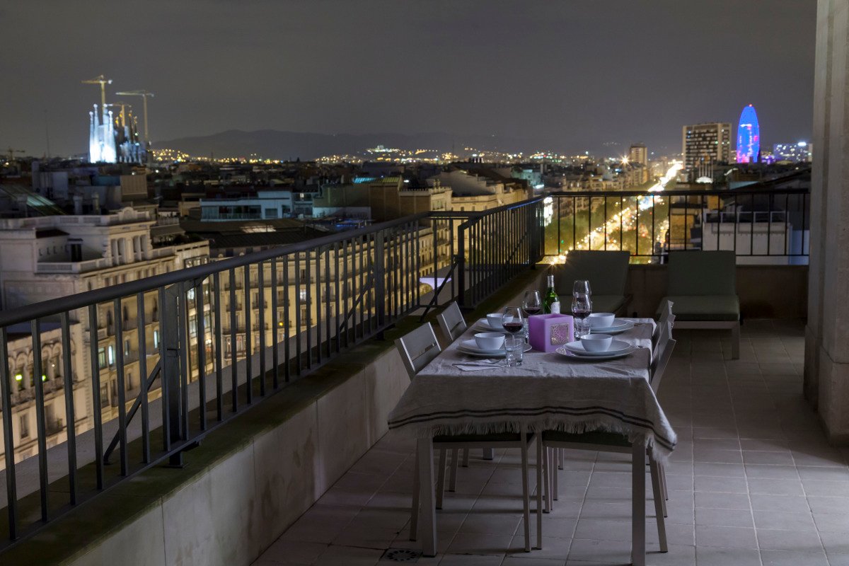 Paseo de Gracia with Terrace: Love!