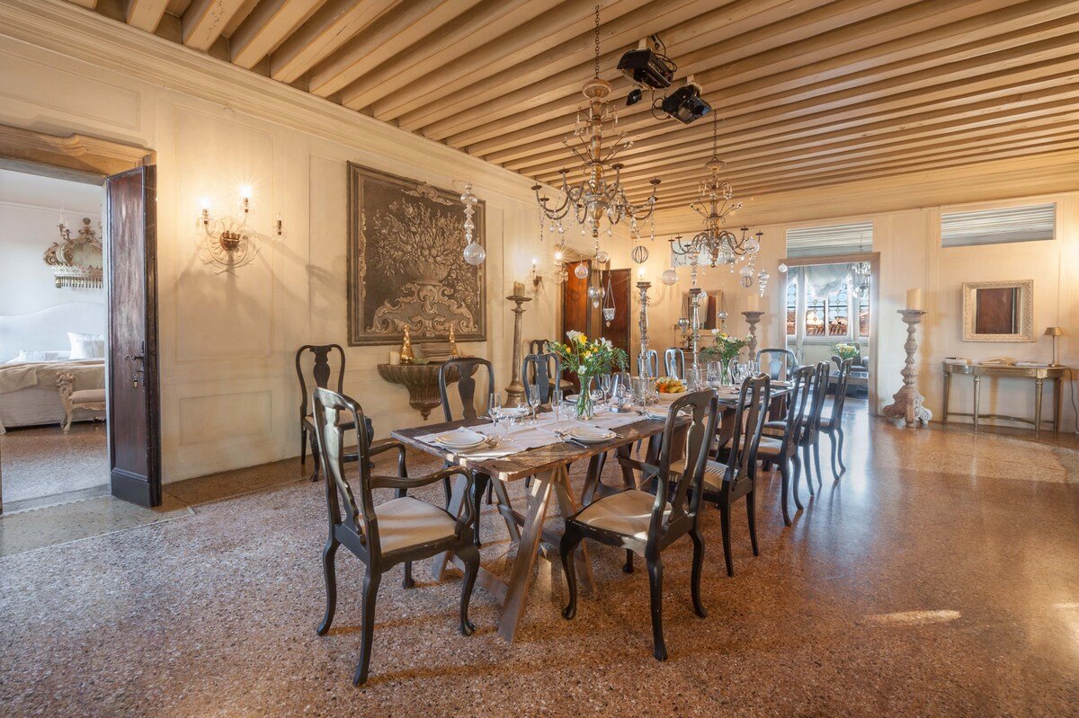 Ca’ Erizzo: dream apartment, spectacular terrace! gallery image 3