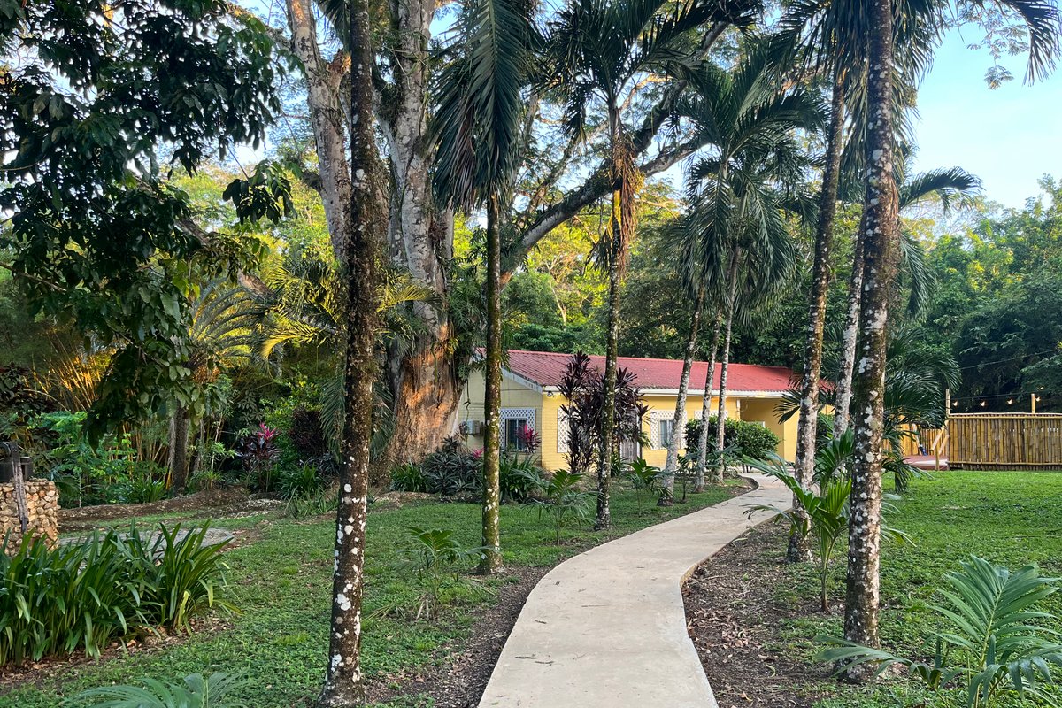 8 BR jungle lodge perfect for touring maya ruins