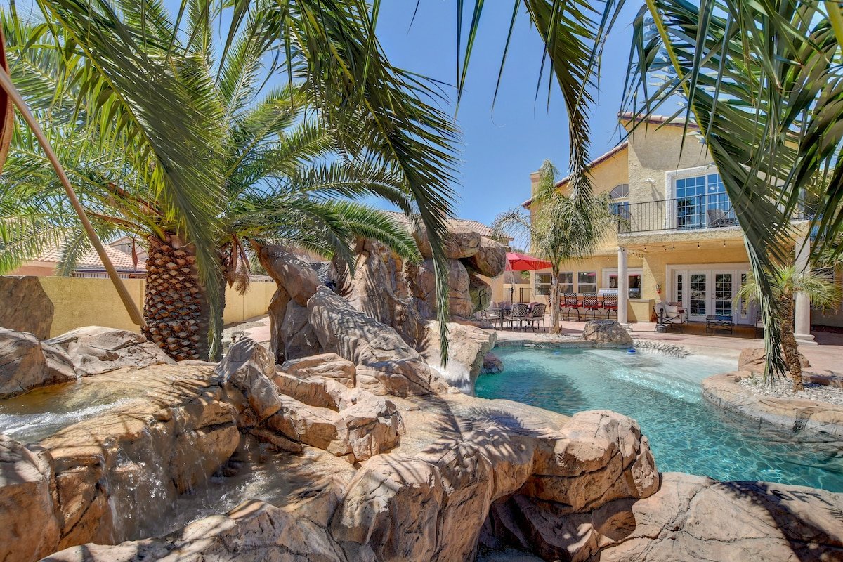 Resort Style Vegas Oasis! Close to the Strip!21:) gallery image 4