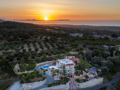 Kipo paradiso villa, pool,spa,massage,yoga,gym