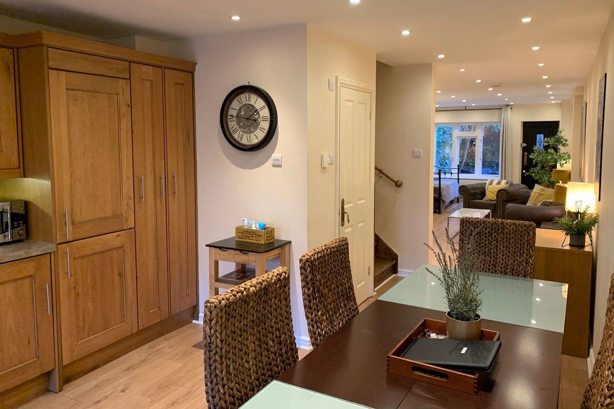 Notting Hill 3BR Townhouse w/garden & roof terrace gallery image 5