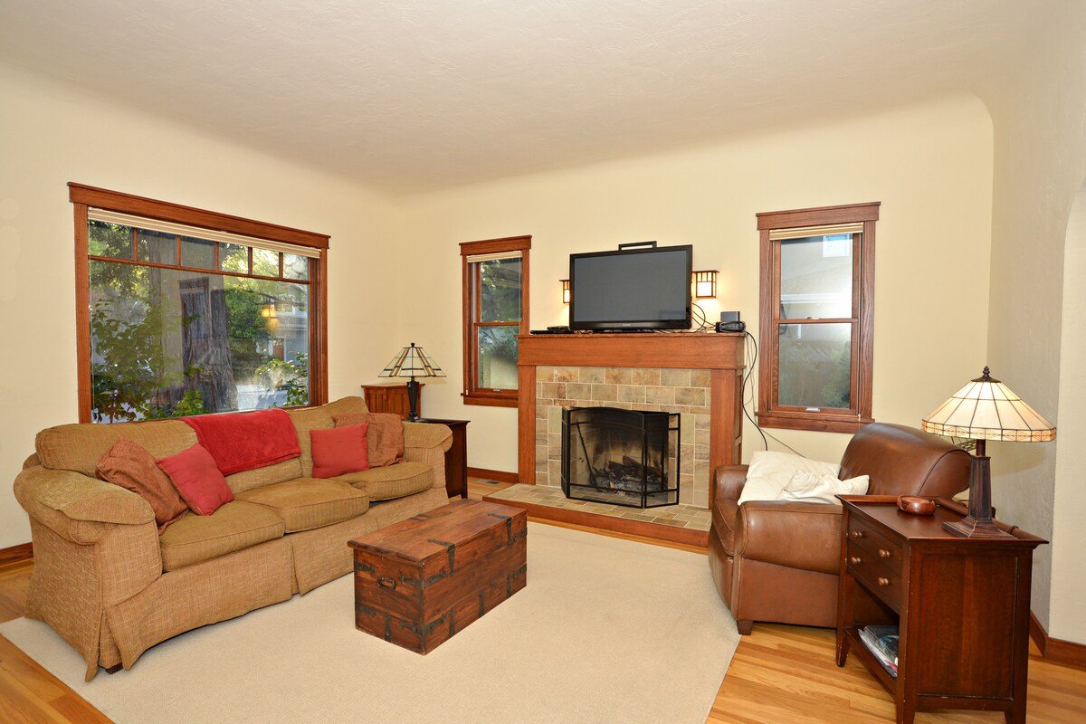 Downtown Mtn View Private Home with Hot Tub gallery image 5