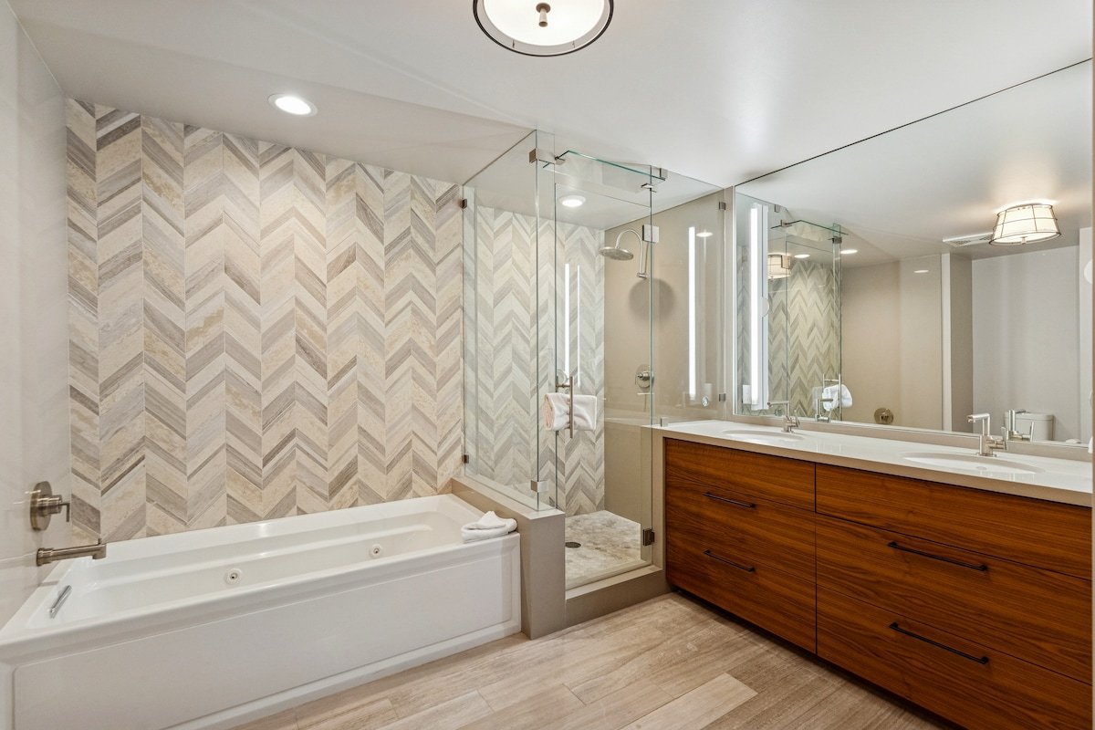 Walk to Ski, Main Street Luxury Retreat gallery image 3