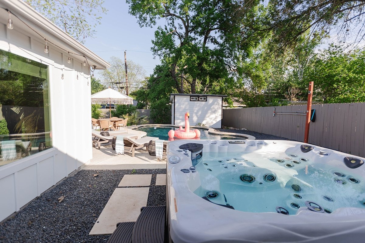 South Congress Bungalow w/ Pool & Hot Tub gallery image 3