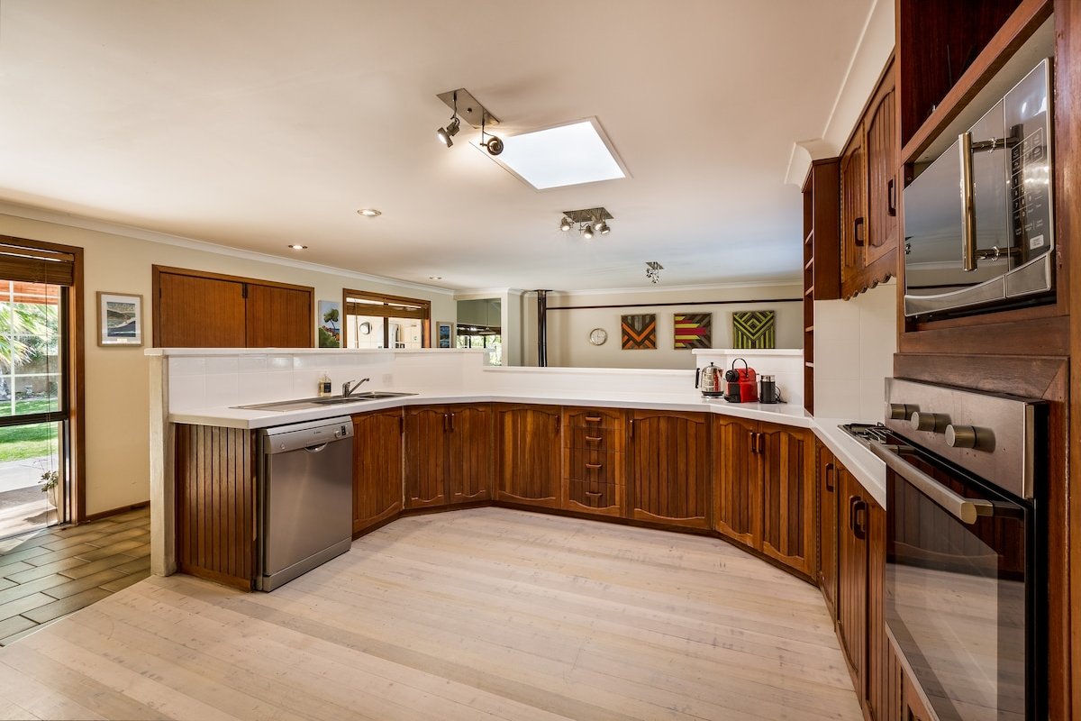 LilliPilli Beach Pad with Pool gallery image 3