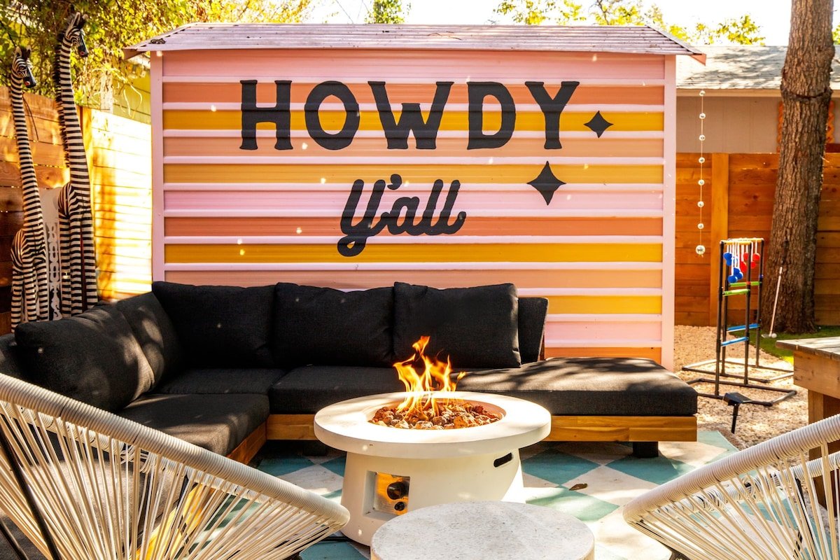 Heated Pool,Sleeps 14, 2 miles DT, Rainey,Domain gallery image 3