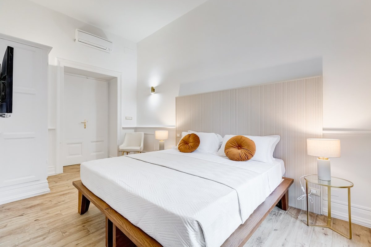 Monti Suites Cavour Camere 1 e 2 (Bagno esterno) gallery image 5