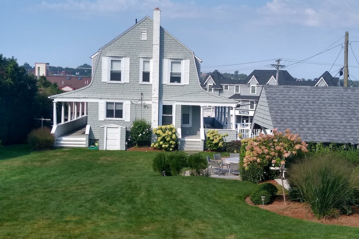 Water View 6-Bedroom Colonial Home in Newport RI gallery image 4