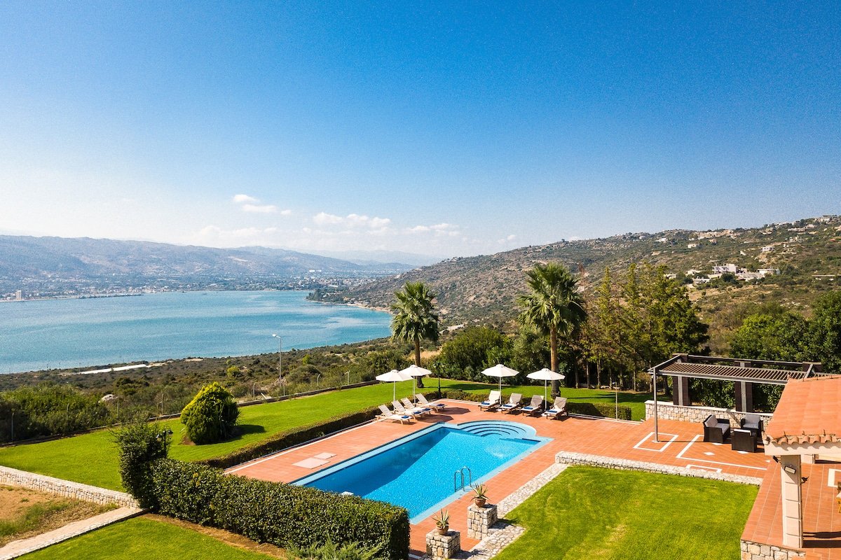 Villa Thealassa – Hanging Over the Sea! gallery image 2