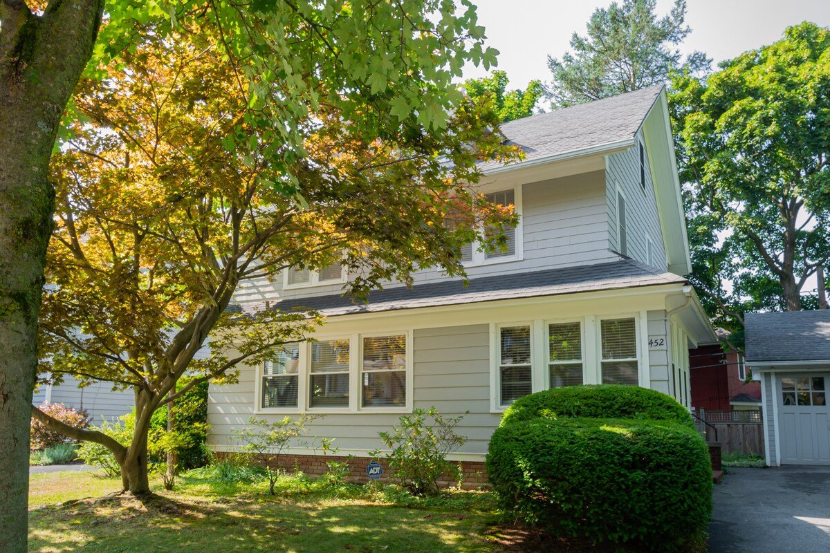 Cozy home near Highland Park; Close to UofR & RIT gallery image 5