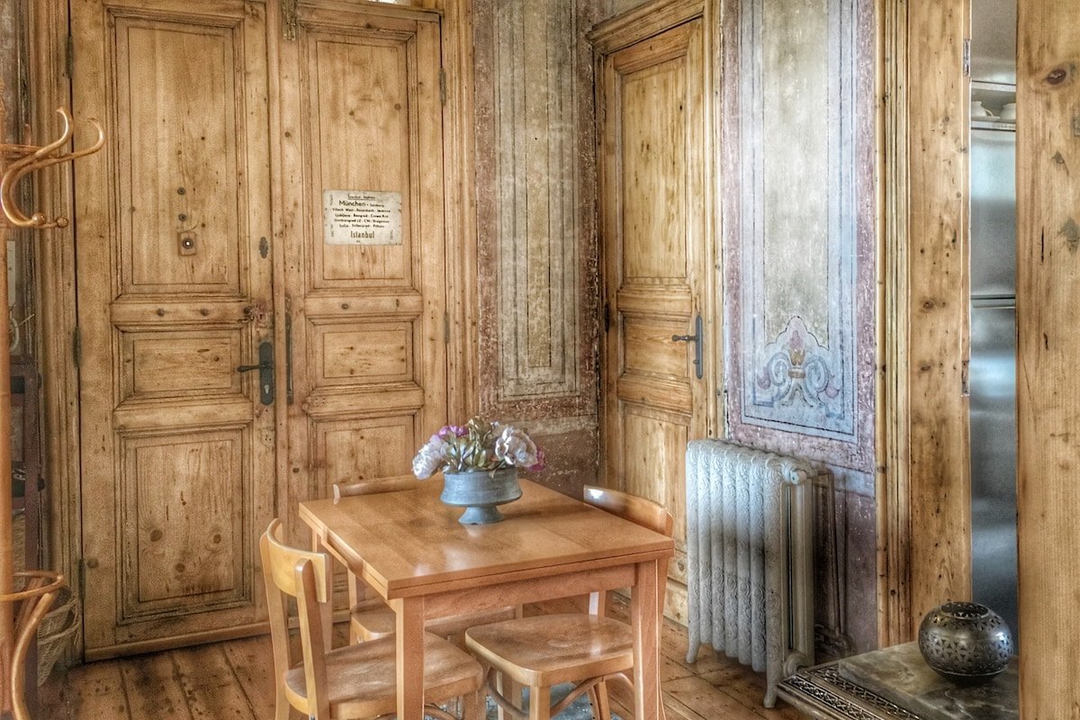 Exquisite Beauty in Istanbul, Galata gallery image 3