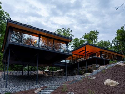 NEW – BirchHouse – Modern Lakefront Luxury