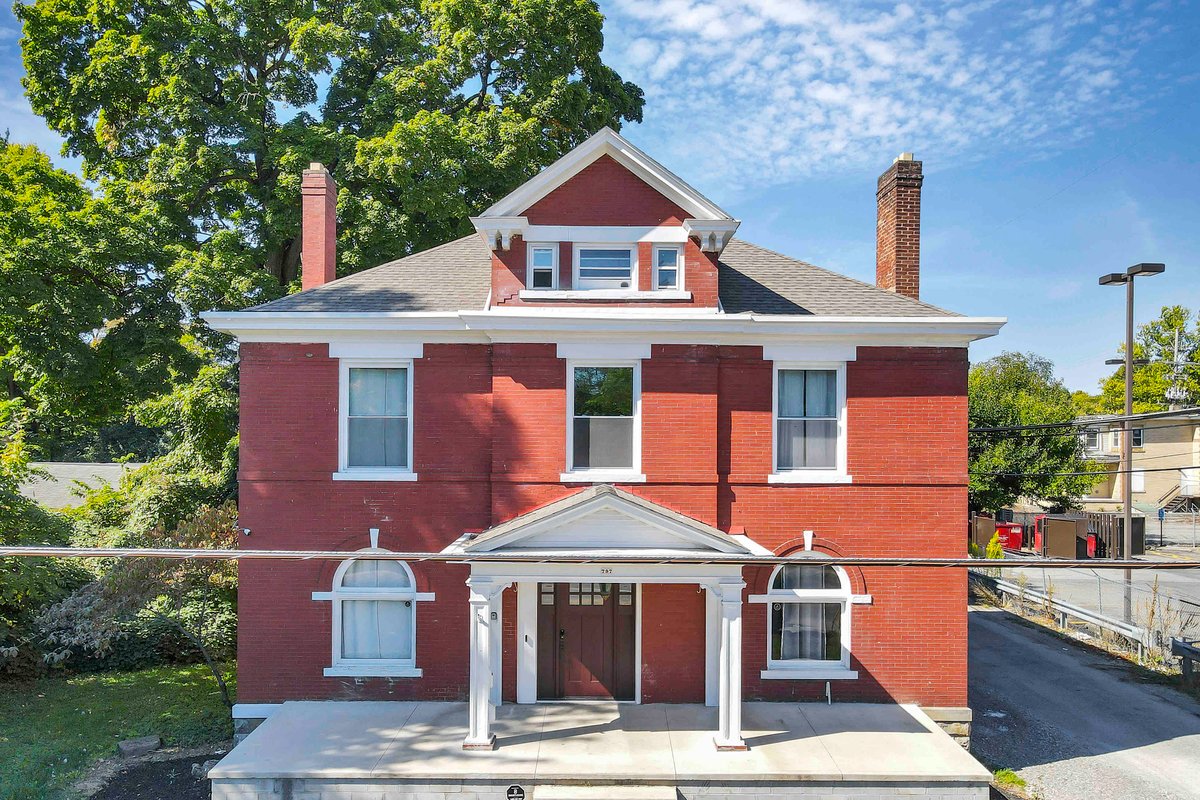 Spacious-6 Bedroom Comfortable Traditional Living