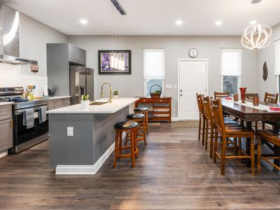 The Gathering House – Spacious & Stylish w/ Garage