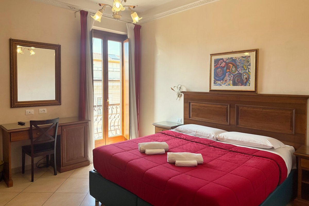 Appartamento con balcone 3 camere da letto 3 bagni gallery image 2