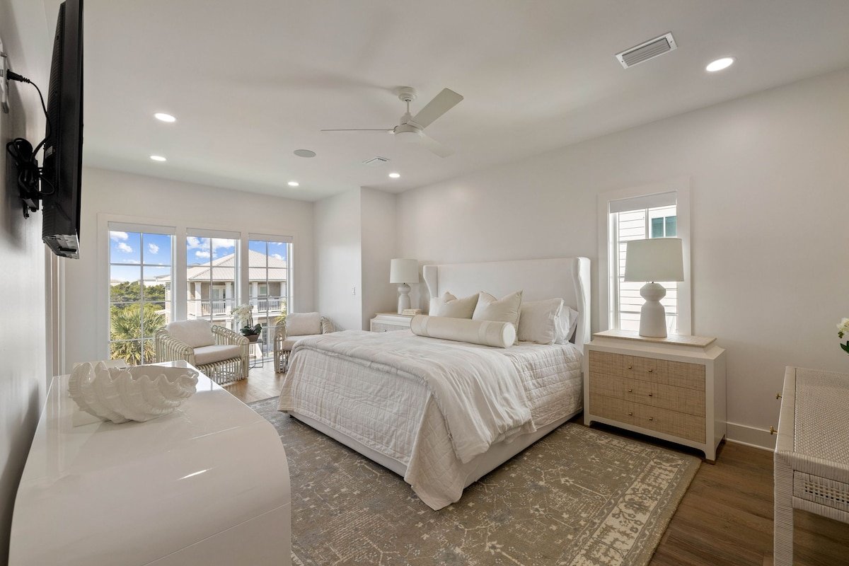 Sleeps 20! LakeFront! LSV, Pool,Walk 2 Beach, Pets gallery image 2