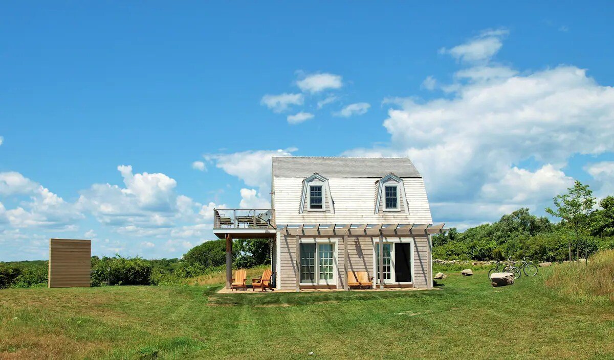 Ocean-View Saltbox at Spar Point Farm Block Island gallery image 3