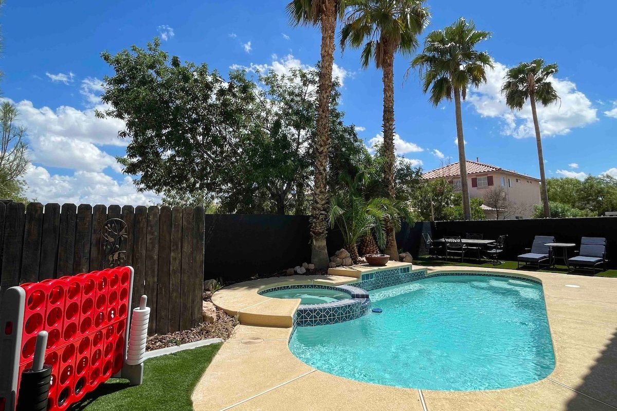 Unwind in Unique Pool Home-8 mile 2strip gallery image 3