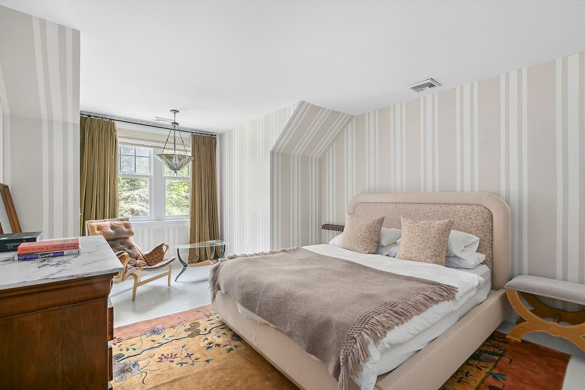 Designer’s Hamptons Stunner gallery image 4