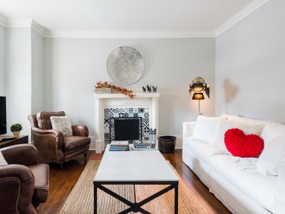 Luxurious GLEBE home / steps to CANAL, Tulips & TD