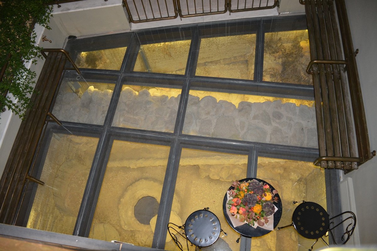 At the Acropolis’ fence gallery image 4