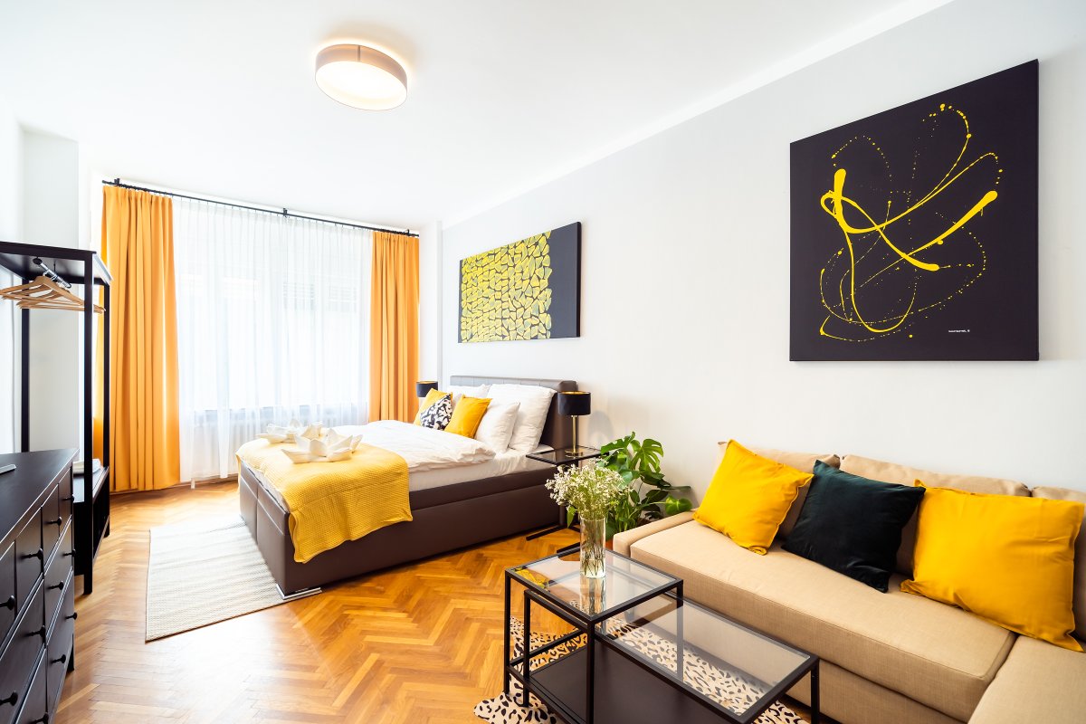 4BR+2BATH Prague AUTHENTIC at Historical center