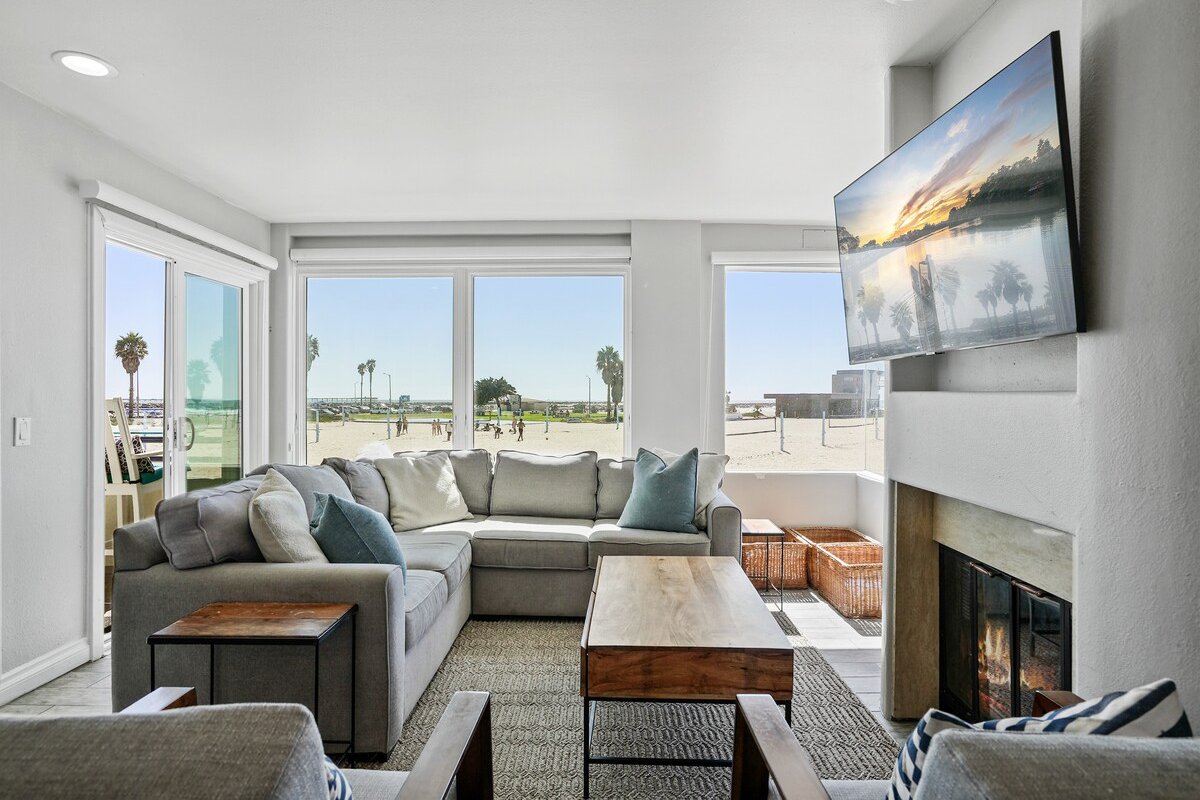 Oceanfront Condo w/ Outdoor Deck & Ocean Views gallery image 3