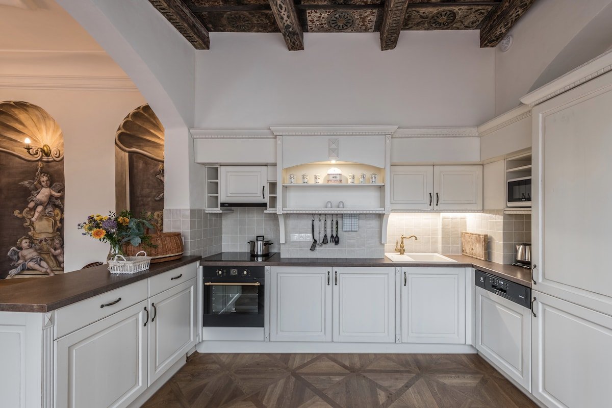 Luxury 3 Bedroom Apartment in historical centre gallery image 3