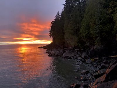 Modern Oceanfront/2 king/2 bath/gas firepit, bbq