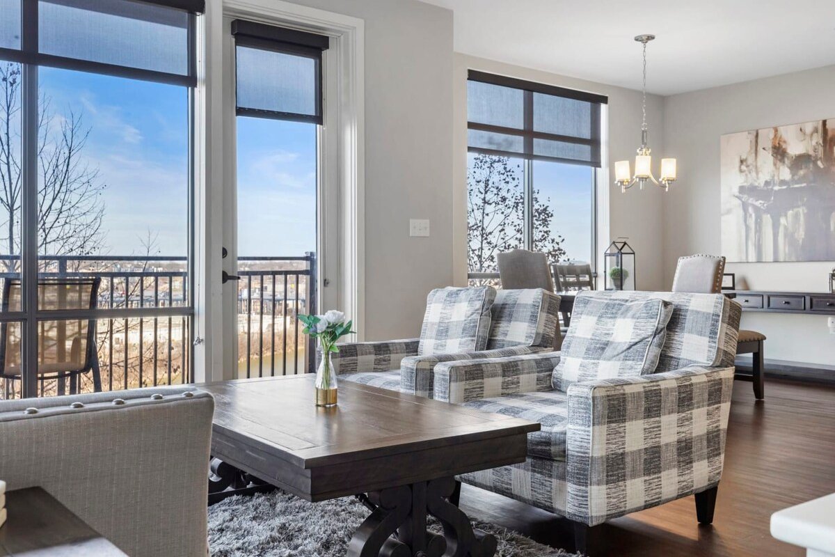 Luxurious Downtown Corner 2 bd 2bth-#220 gallery image 4