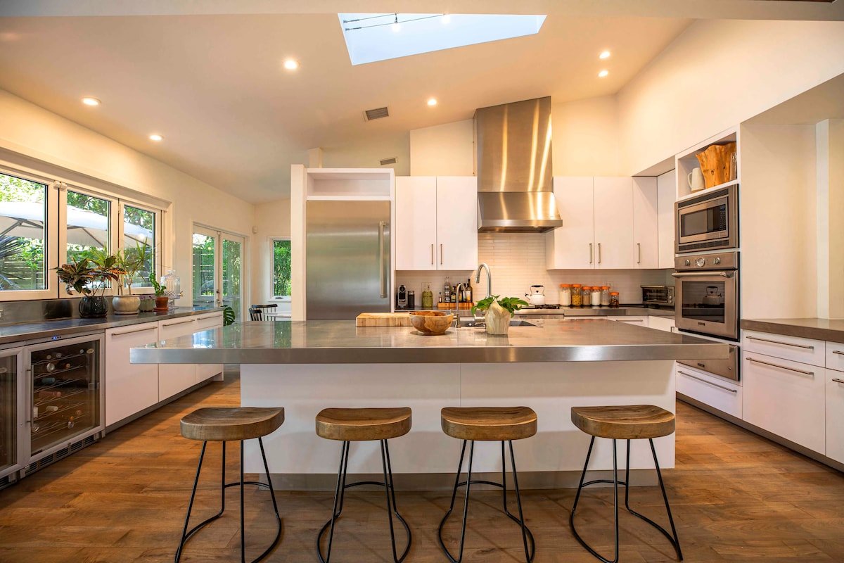 Stunning Mid-Century gallery image 5