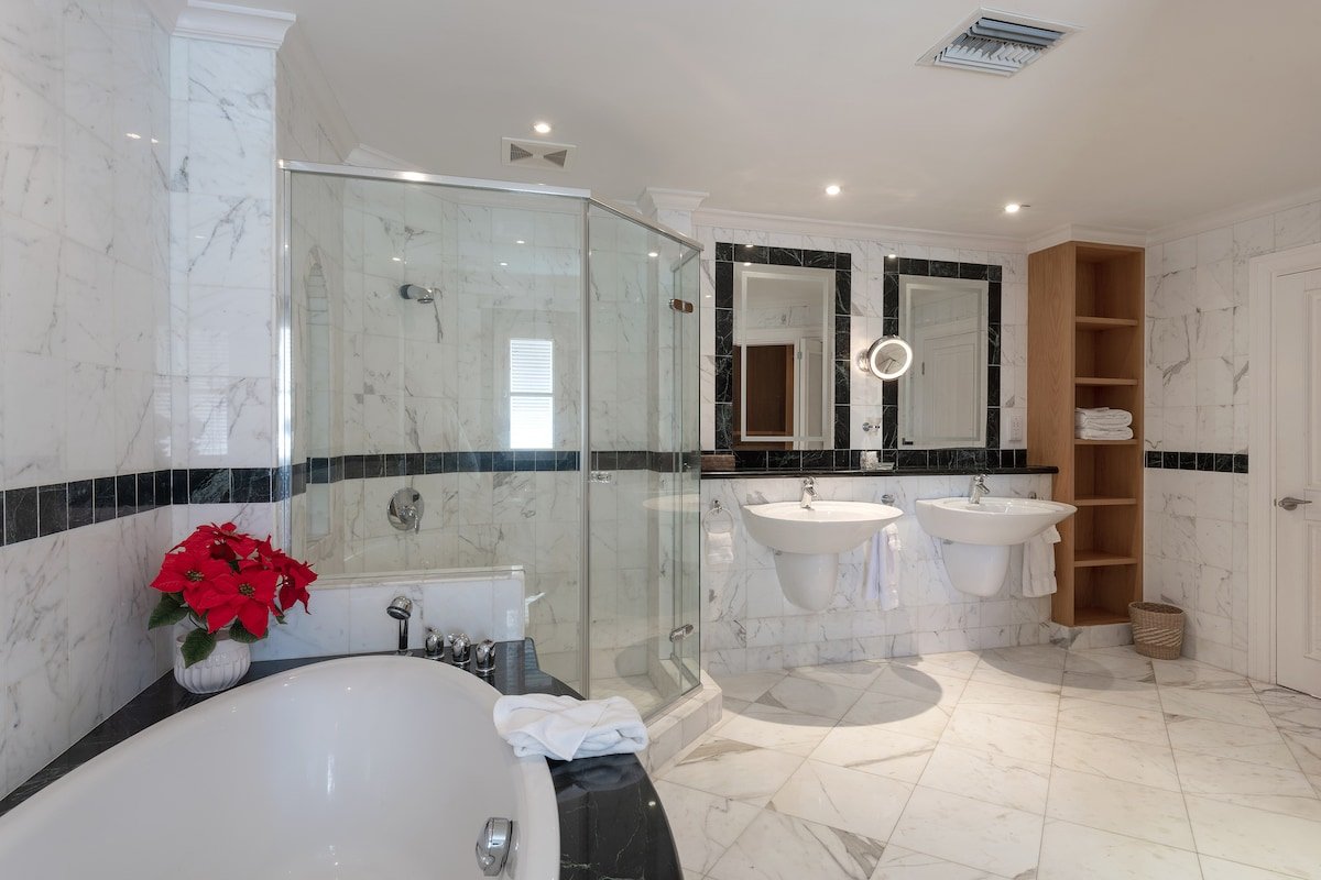 The Penthouse at Schooner Bay gallery image 5