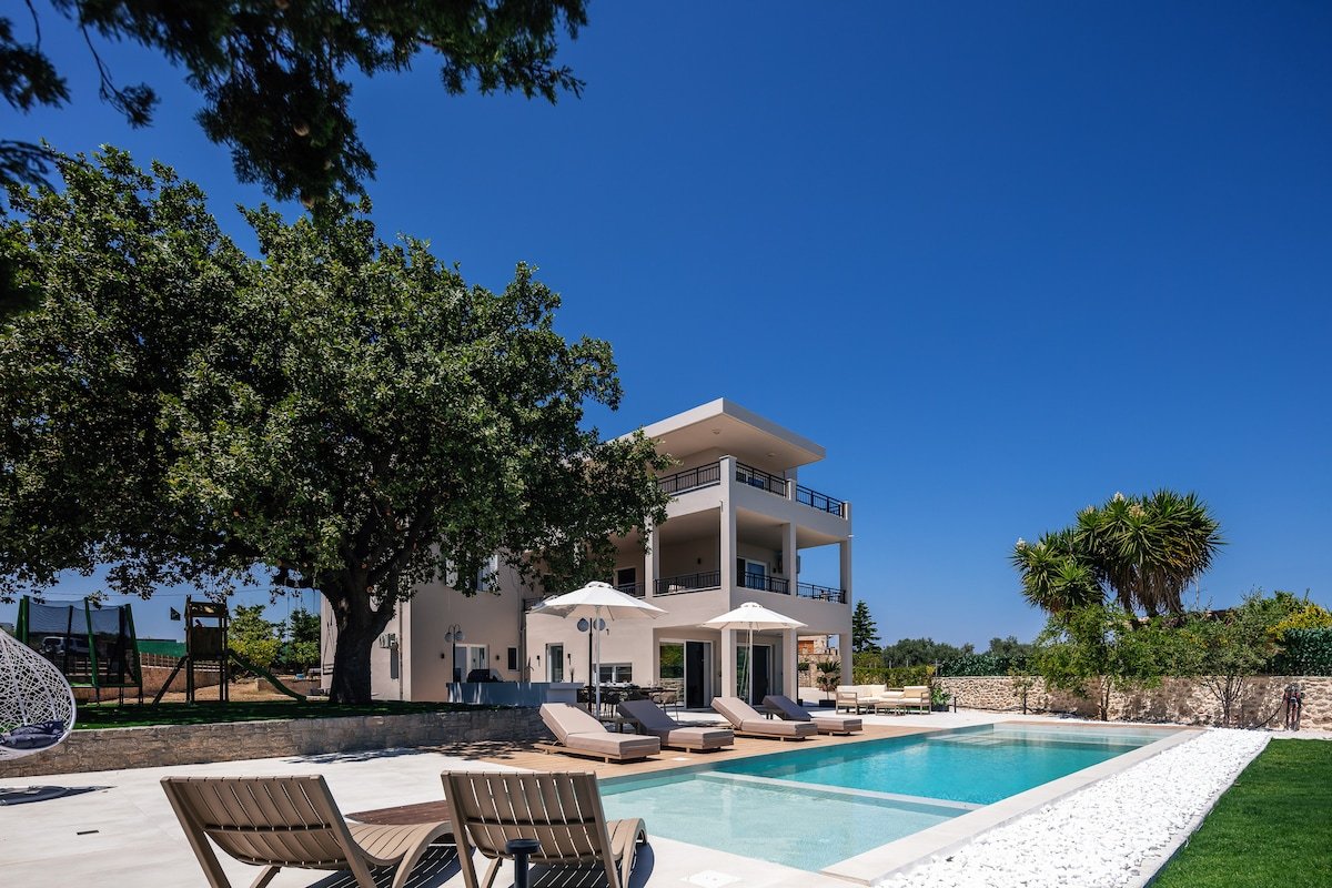 Heated pool, playground, kids pool, close to beach gallery image 5