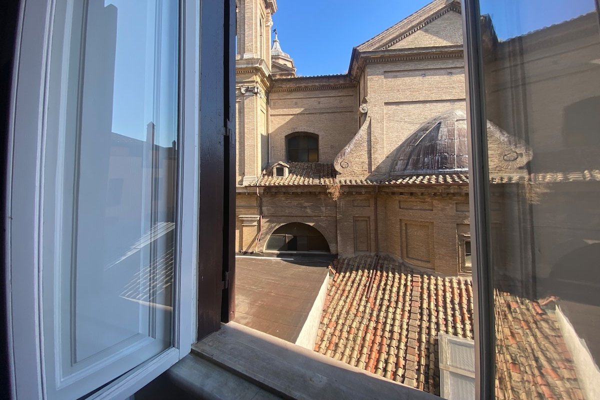 Luxury Apartment Piazza di Spagna Historic View gallery image 2