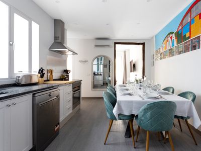 DownTown La Latina Grupos, by MoNARO