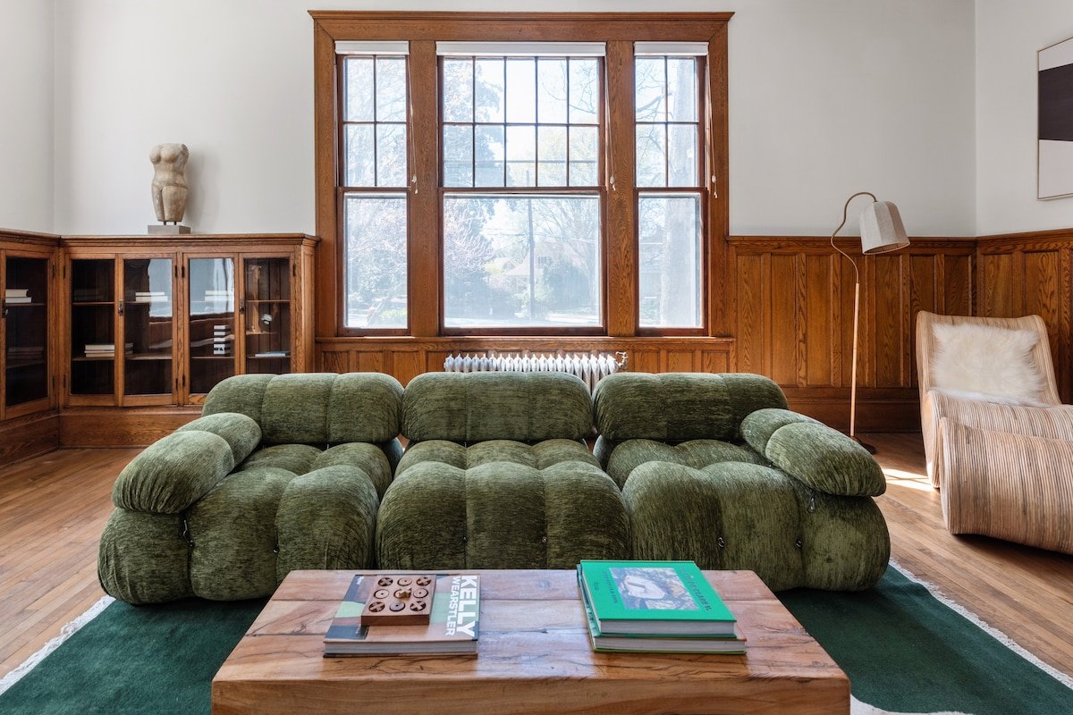 Royally Yours – Stylish Escape in Atlanta!