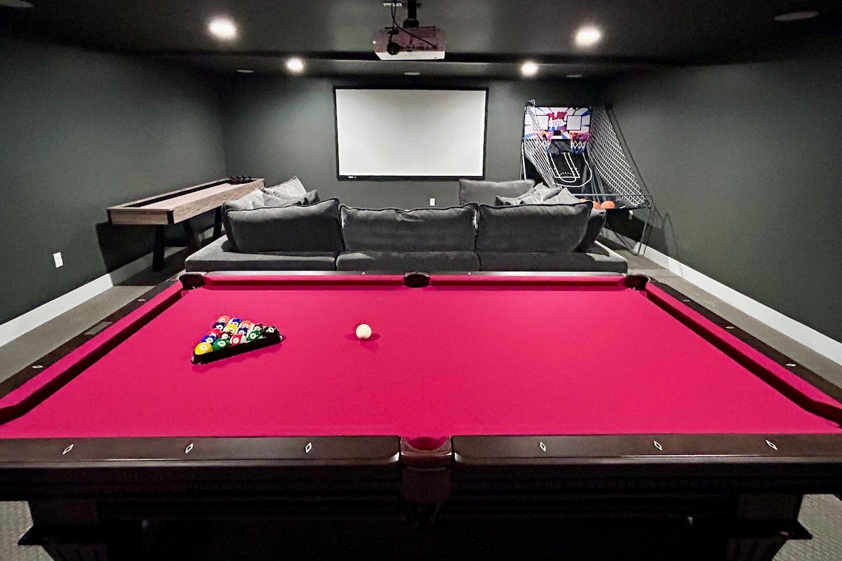 7 mins to strip w/ pool, theater gallery image 3