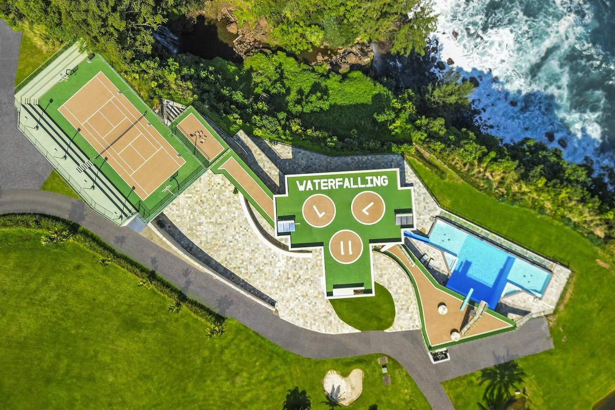 Waterfalling Estate: Oceanfront Luxury w/ Pool gallery image 4