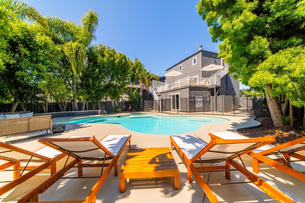 Charming East Coast style home in Del Mar w/ pool gallery image 2