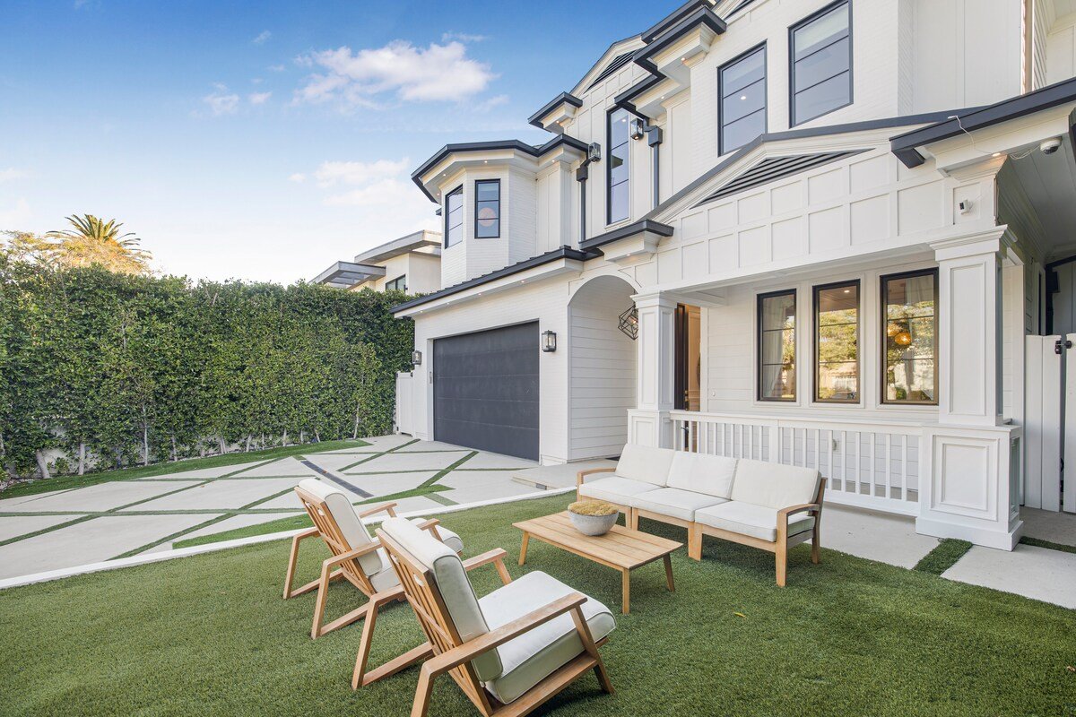 West Hollywood Farmhouse w/ Pool & Home Theater gallery image 4