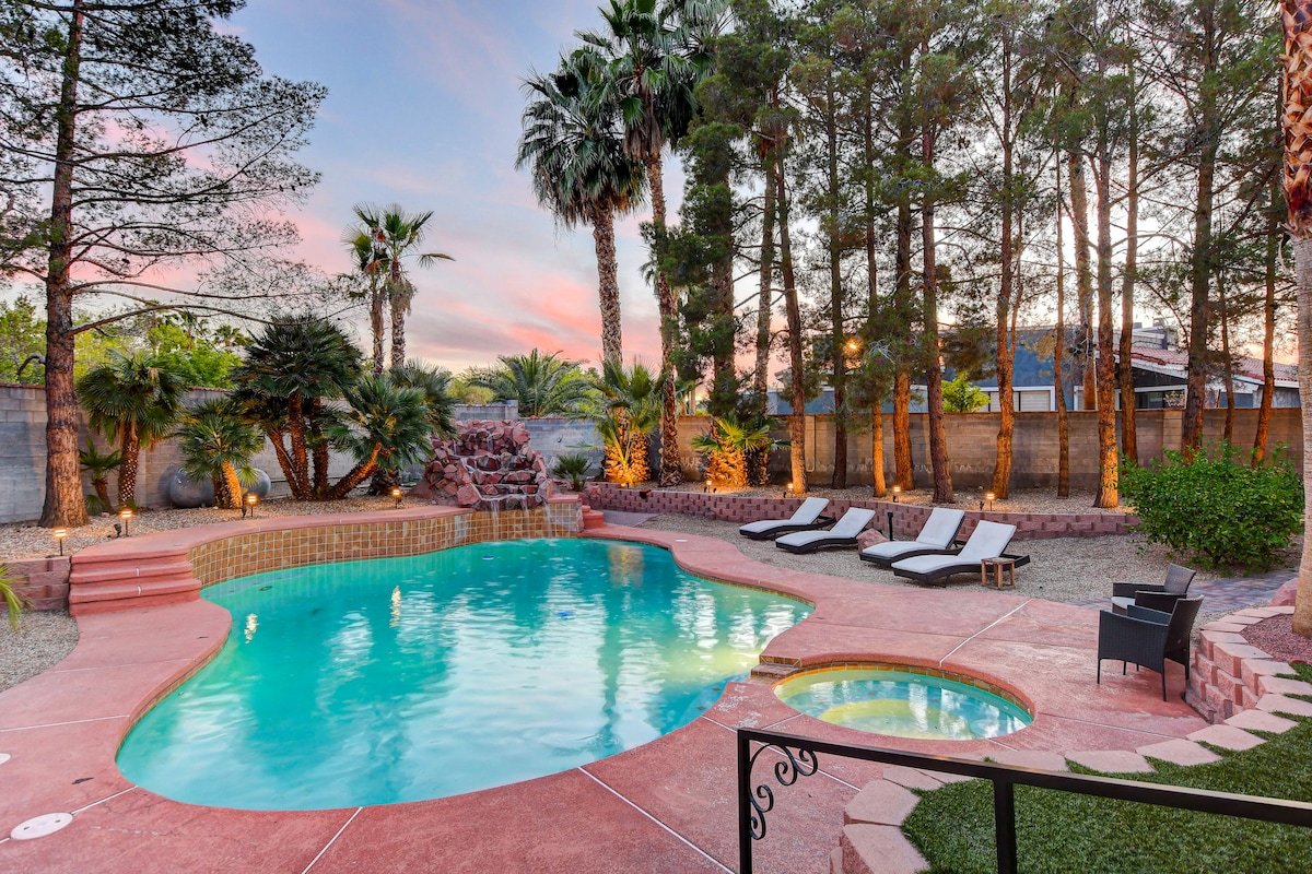 Super Private Vegas Oasis! Close to the Strip!0:) gallery image 3