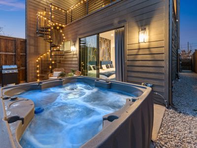 Lux 6BR Duplex Lofts | Hot Tub, Billiards, Balcony