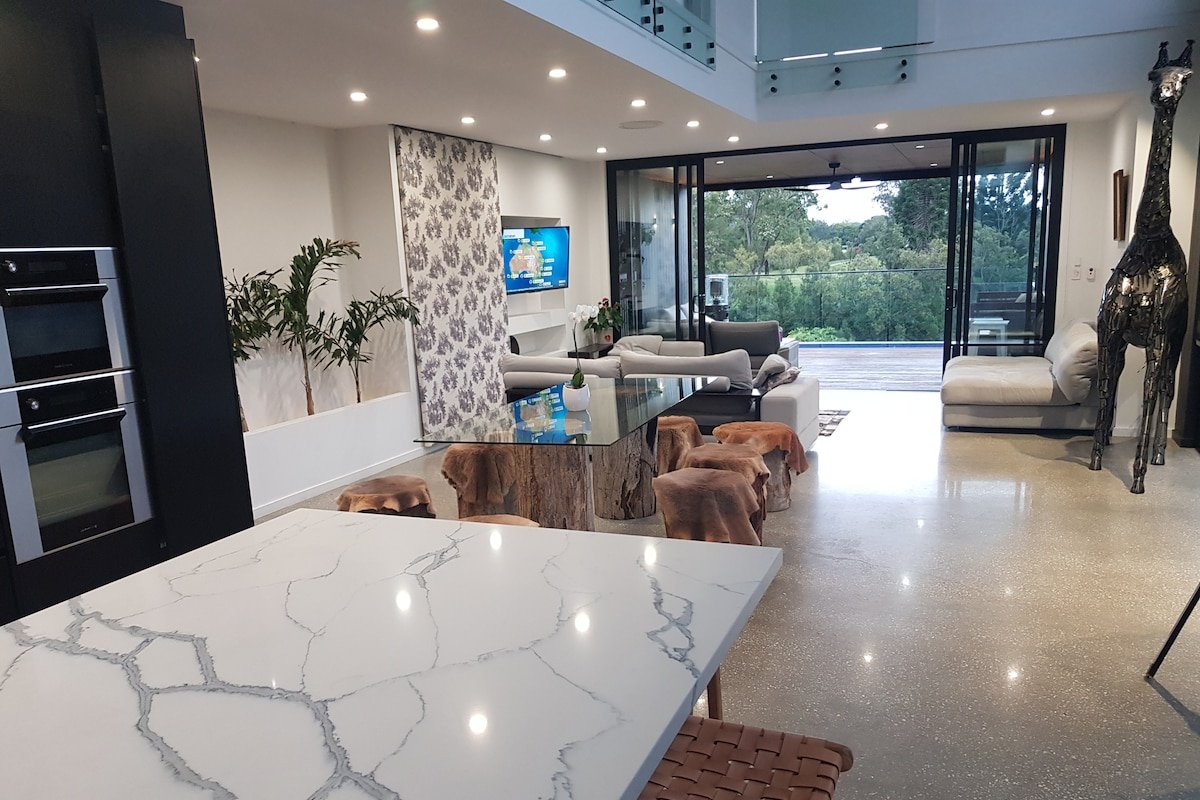 Luxury Water Front, champagne, pool, EV charger gallery image 4