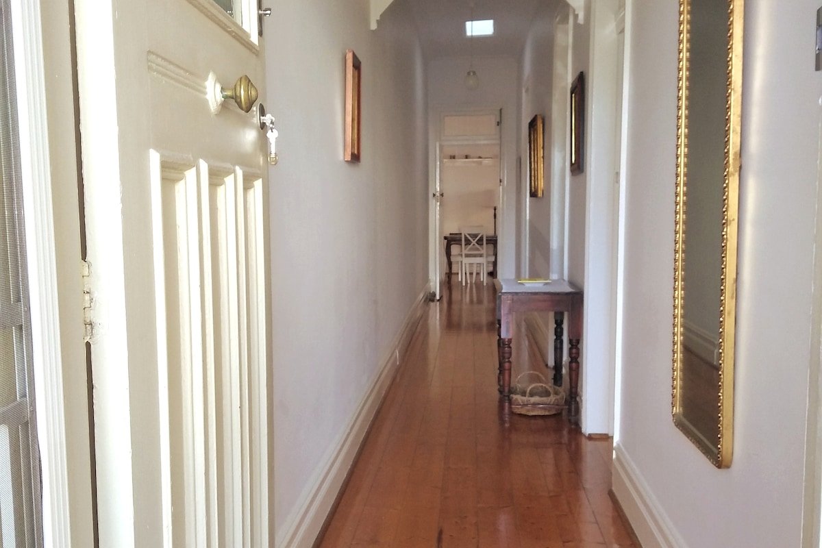 Beach house barefoot to Coogee beach, Sydney gallery image 4