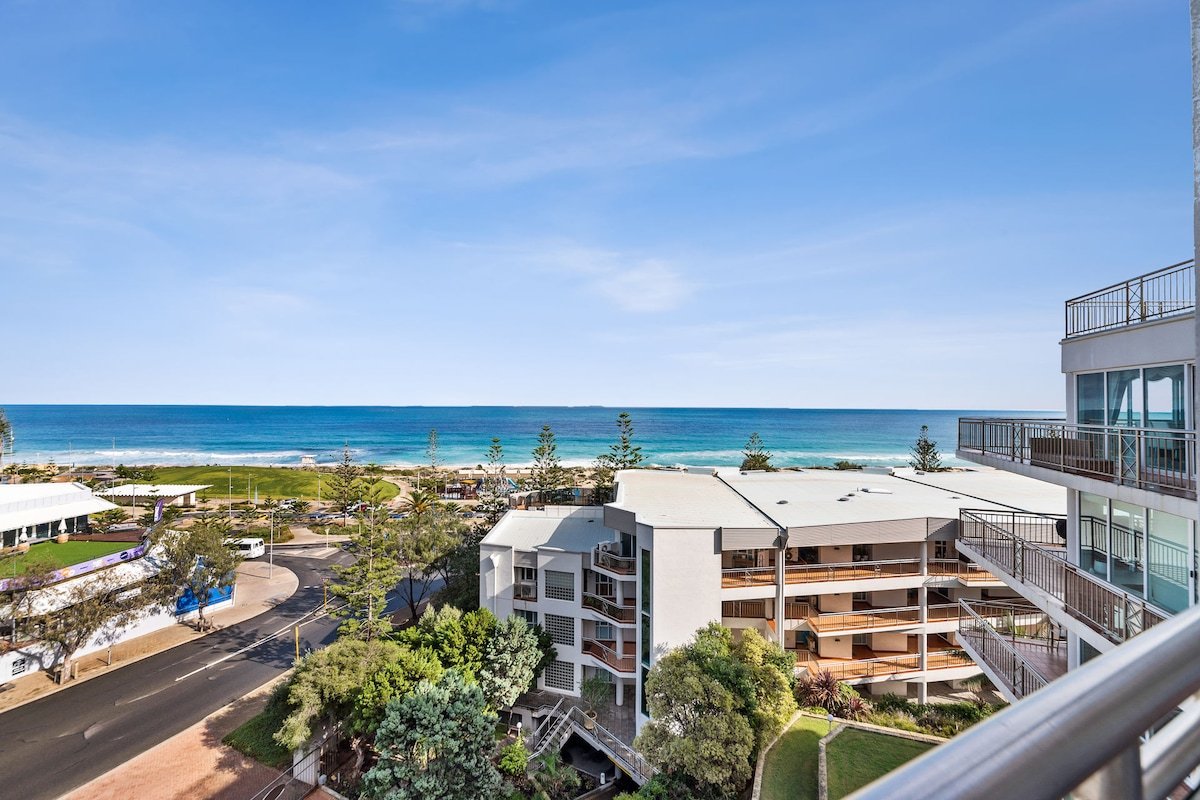 Apartment M503 – panoramic ocean views for miles! gallery image 5